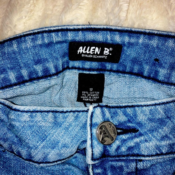 Super Cute Distressed Jeans - Picture 5 of 5